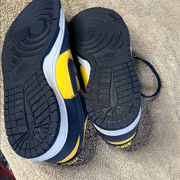 Nike Kids Shoes Yellow and Navy - Picture 9 of 13